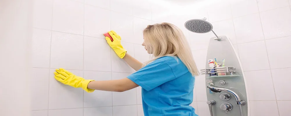 woman-doing-bathroom-cleaning-service
